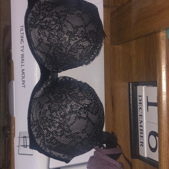 VS size 36 B bras like brand new! - Picture 2 of 3